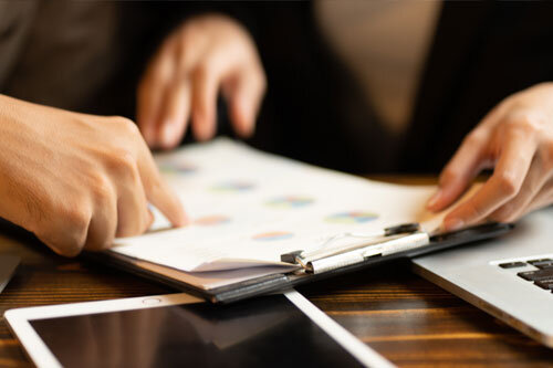 Für die Nutzung der Inhalte unserer Verlagswerke erteilen wir auf Anfrage eine schriftliche Genehmigung.